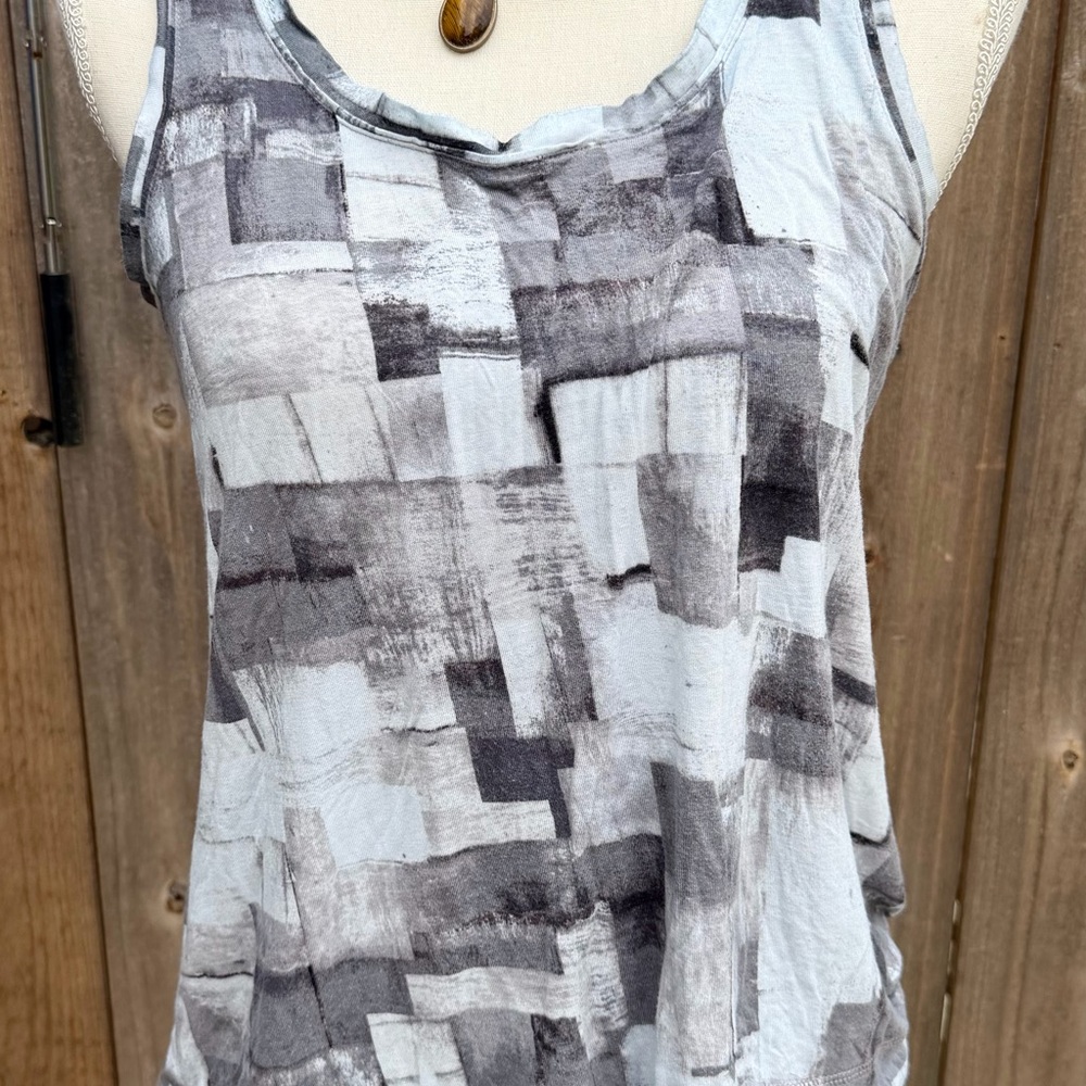 Simply Vera Vera Wang Gray and White Abstract Block Print Tank
